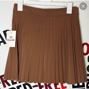 Aritzia Sunday Best Brown Pleated Skirt